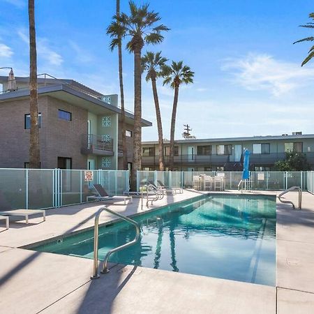 Micro Studio With Balcony & Pool View - Walk To Ot Scottsdale Bagian luar foto