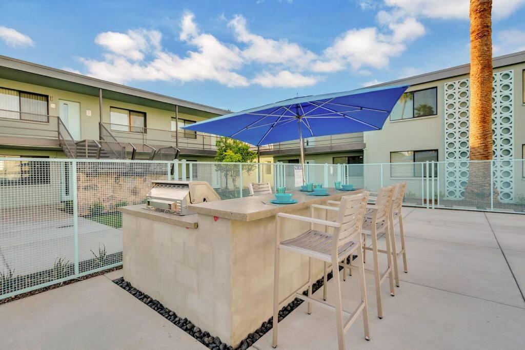Micro Studio With Balcony & Pool View - Walk To Ot Scottsdale Bagian luar foto