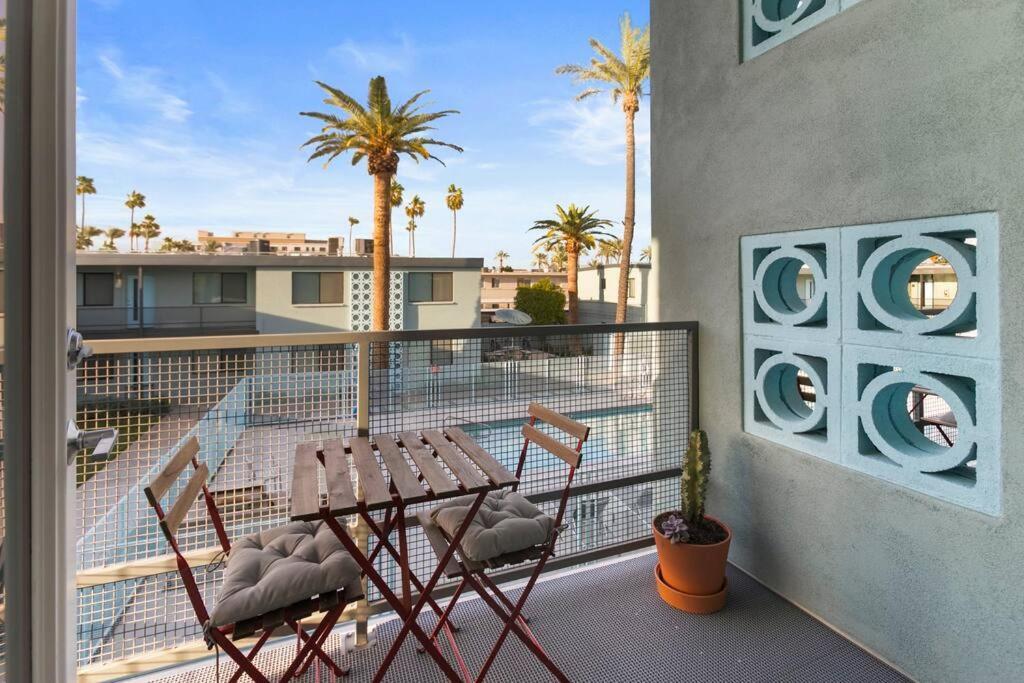 Micro Studio With Balcony & Pool View - Walk To Ot Scottsdale Bagian luar foto