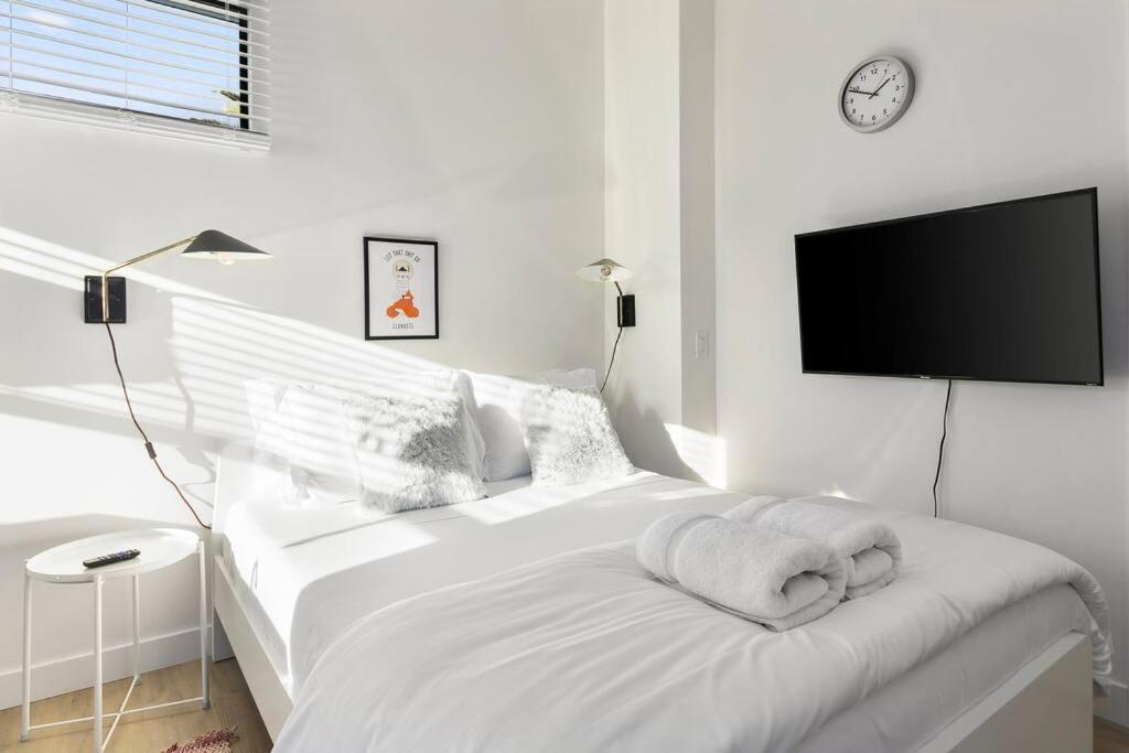 Micro Studio With Balcony & Pool View - Walk To Ot Scottsdale Bagian luar foto